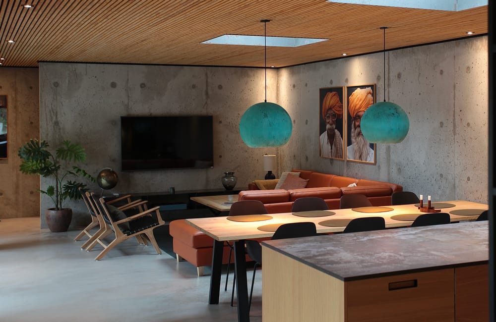 Møbler og interiør til rå betonvægge post feature image